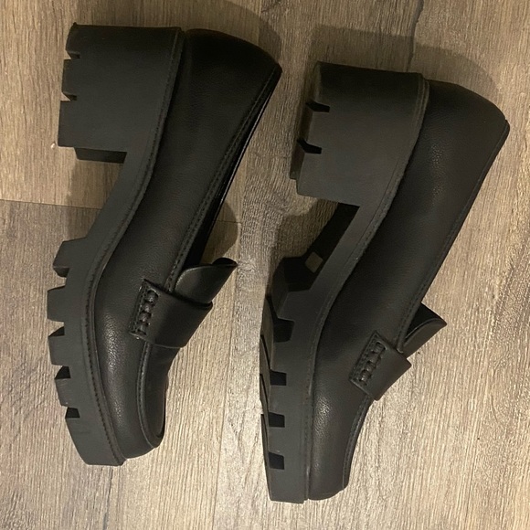 DV by Dolce Vita Loafers - Picture 2 of 2